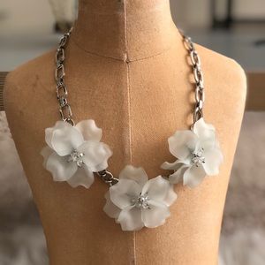 Flower plate necklace
